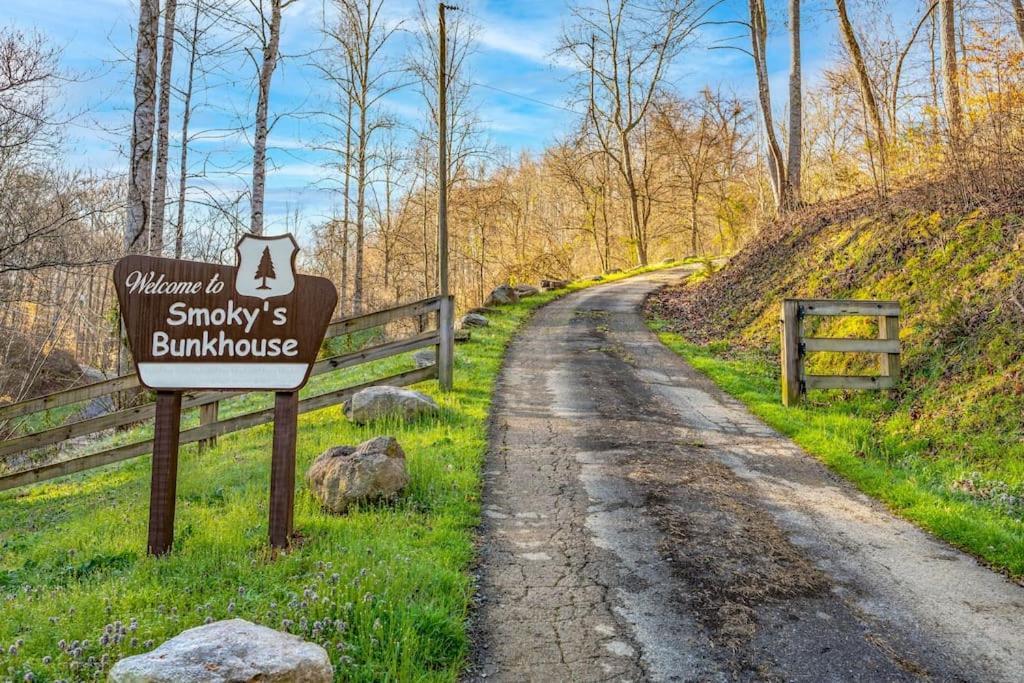 Dog Friendly! Views! Hot Tub! Close To Pf! Gsmnp Севьервилл Экстерьер фото