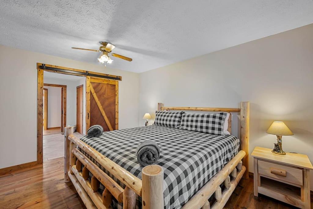 Dog Friendly! Views! Hot Tub! Close To Pf! Gsmnp Севьервилл Экстерьер фото