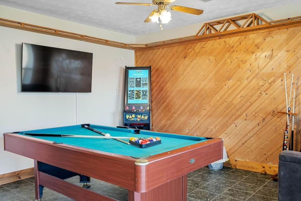 Dog Friendly! Views! Hot Tub! Close To Pf! Gsmnp Севьервилл Экстерьер фото