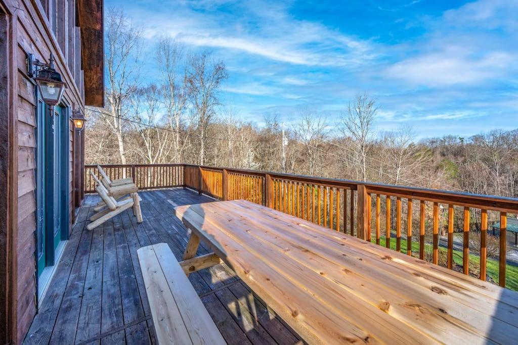 Dog Friendly! Views! Hot Tub! Close To Pf! Gsmnp Севьервилл Экстерьер фото