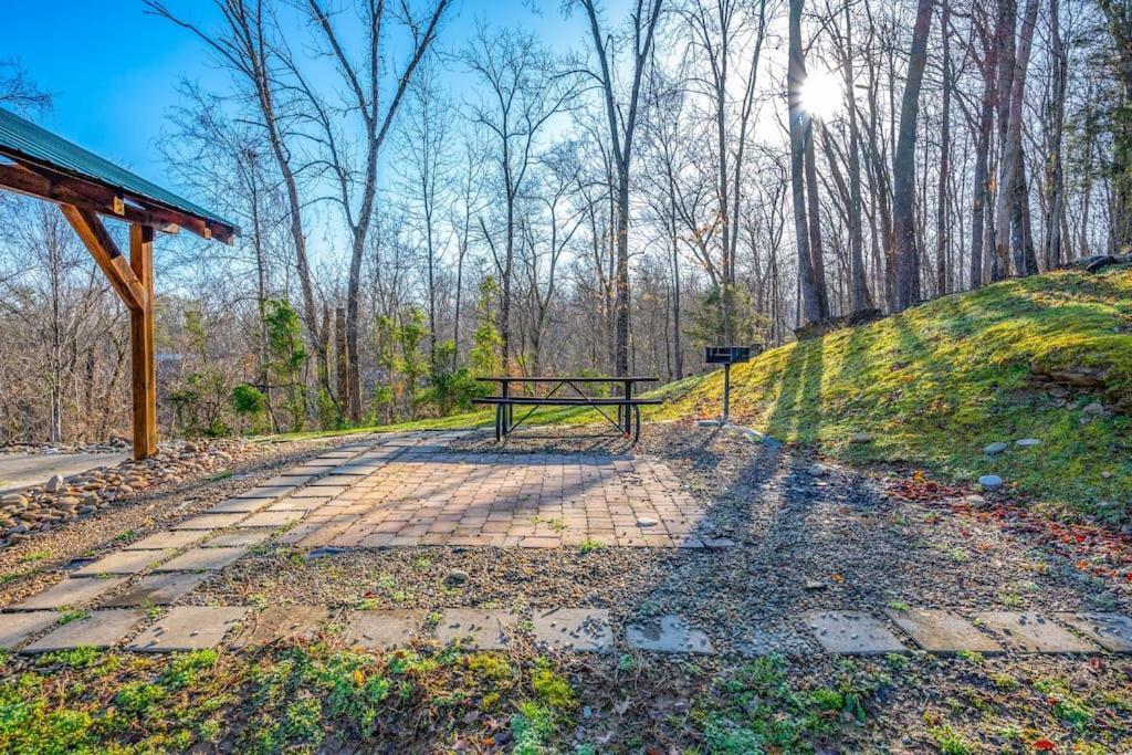 Dog Friendly! Views! Hot Tub! Close To Pf! Gsmnp Севьервилл Экстерьер фото