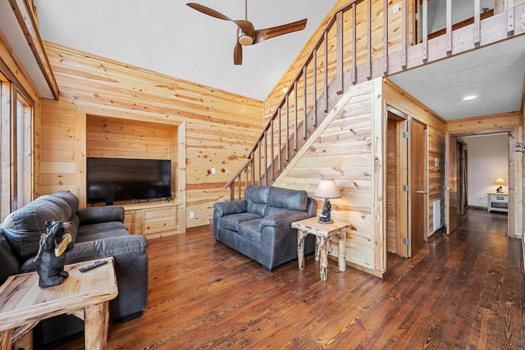 Dog Friendly! Views! Hot Tub! Close To Pf! Gsmnp Севьервилл Экстерьер фото